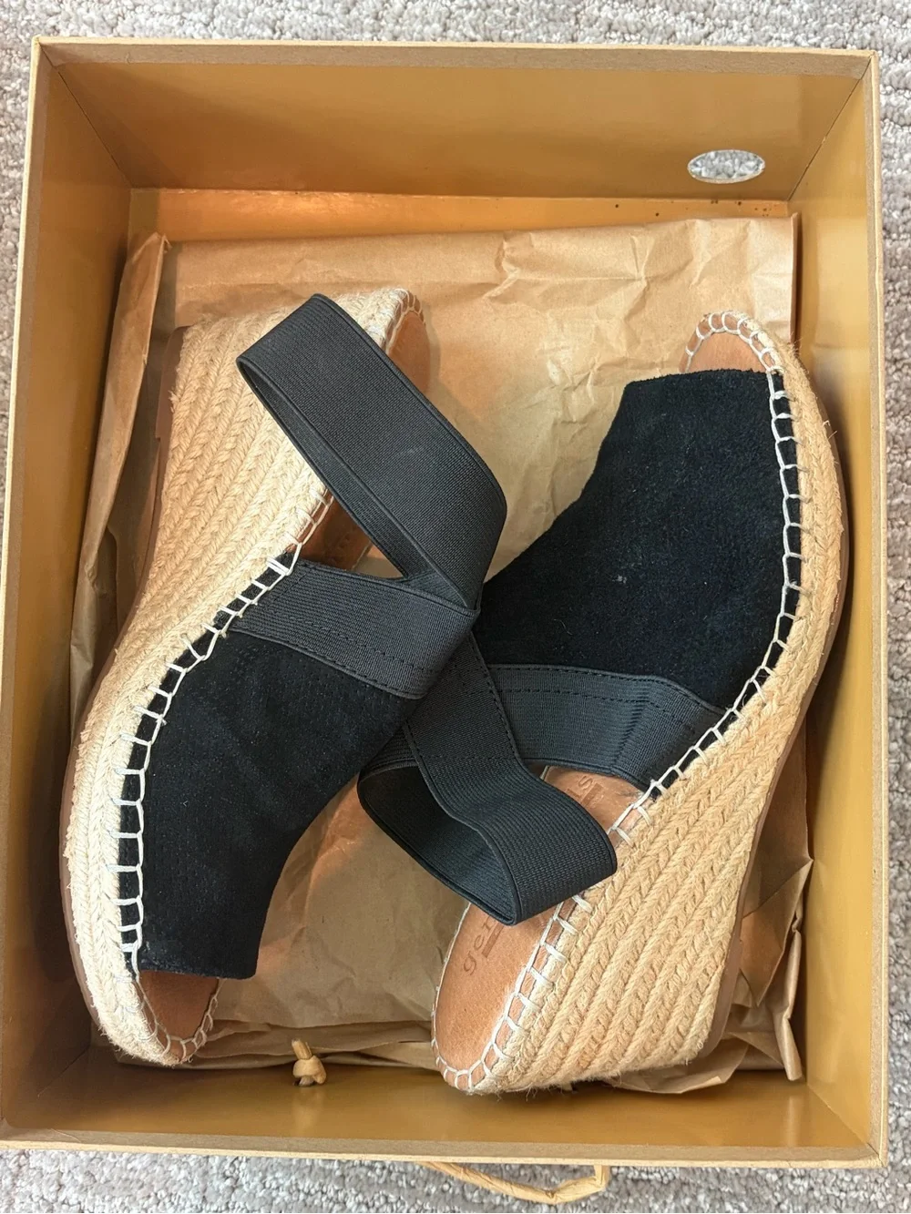Gentle Souls by Kenneth Cole Colleen Wedge Sandal Sz 8, Black
